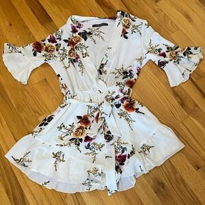 Haute Rouge Sz. L Romper White Floral Ruffle Faux Wrap Front Boho Hippie
